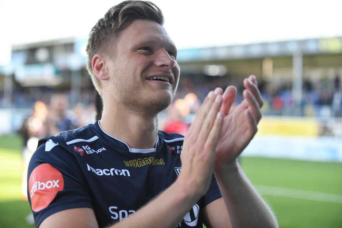 Benjamin takker Uglan etter hjemmeseieren mot Molde FK 9.juni / Foto: NTB Scanpix 