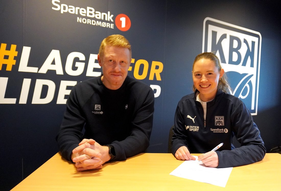 Onsdag signerte Nora Baglo avtalen sammen med sportslig leder Eirik Ranheim i KBK Kvinner.