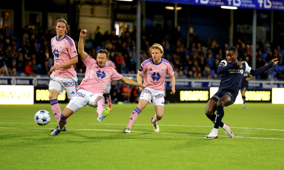 Mustapha Isah utligner for KBK i starten av andre omgang. Foto: NTB