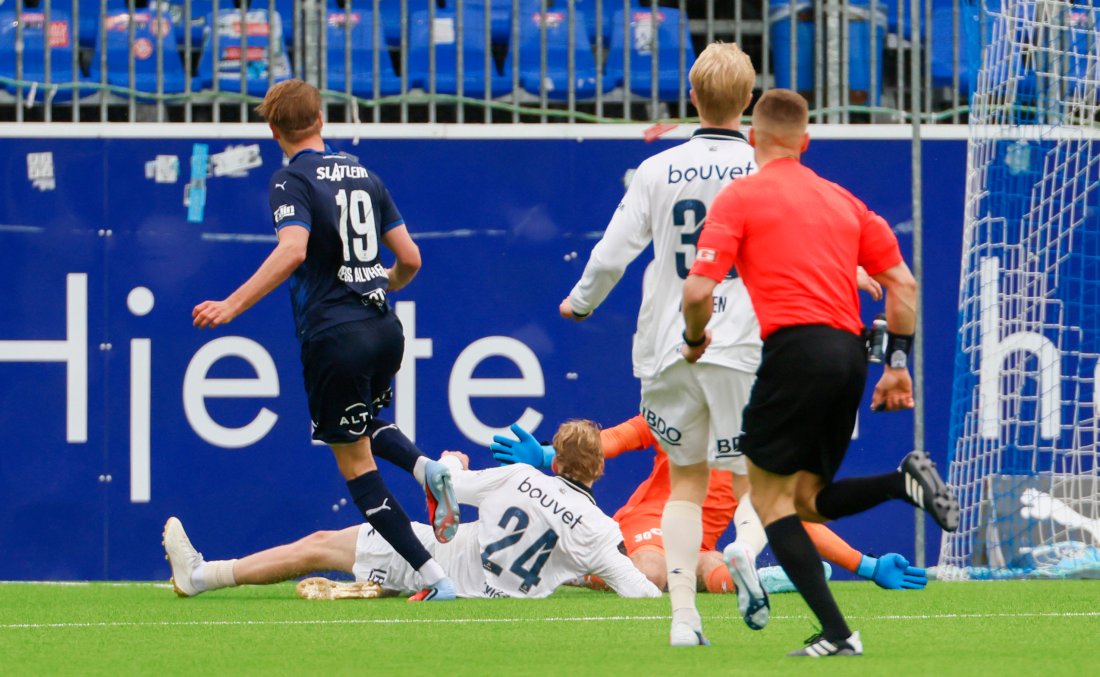 Leander Næss Alvheim scorer mot Viking. Foto: NTB