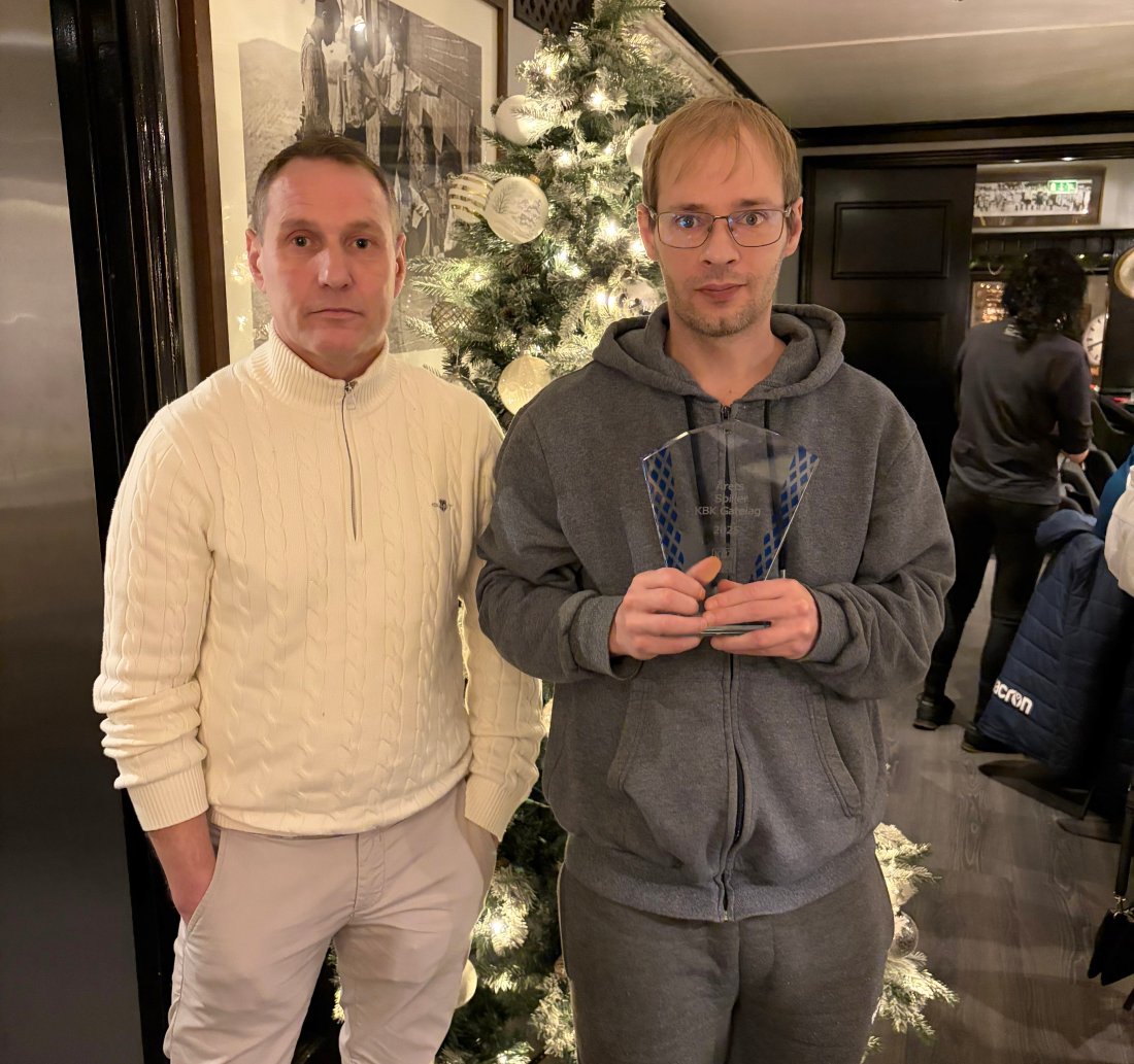 Årets gatelagsspiller Ruben Henriksen (til høyre) og Årets presisjonsskytter Ronald Grande. Foto: Alexander Hjelset