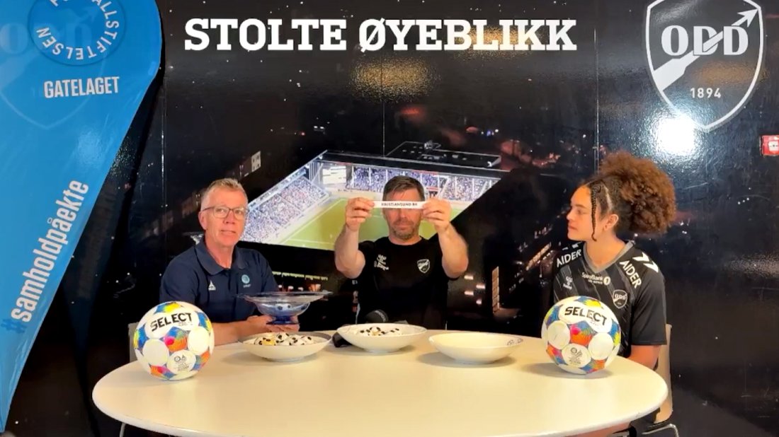 Kristiansund BK trekkes opp av bollen under direktesendingen fra Fotballstiftelsen.