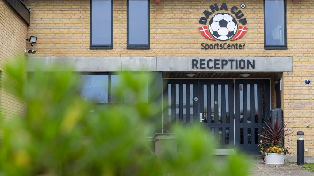 Dana Cup SportsCenter i Hjørring har gode fasiliteter for trening innendørs og utendørs.