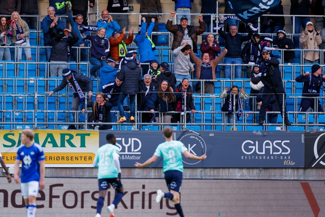 KBK-supporterne fikk etter hvert mye å juble for på Aker Stadion. Her etter 2-2-scoringen. Foto: NTB