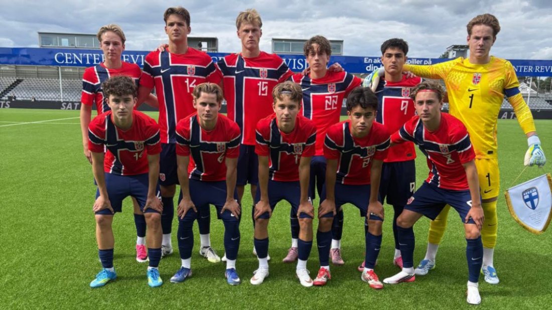 Nikolai Finset (draktnummer 22) i startoppstillingen for Norge mot Finland. Foto: Finn Morten Moe / NFF