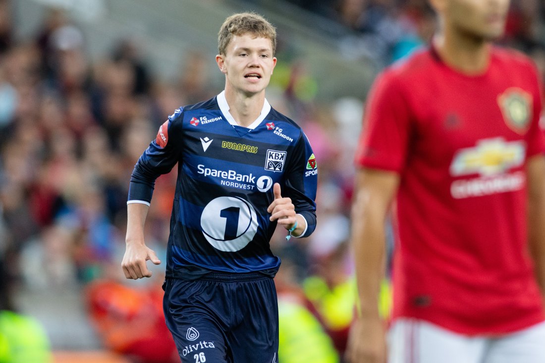 Max Normann Williamsen spilte mot Manchester United på Ullevaal sommeren 2019, over ett år før han debuterte i Eliteserien. Han kom rett fra Norway Cup, med båndet fortsatt på armen. Foto: NTB