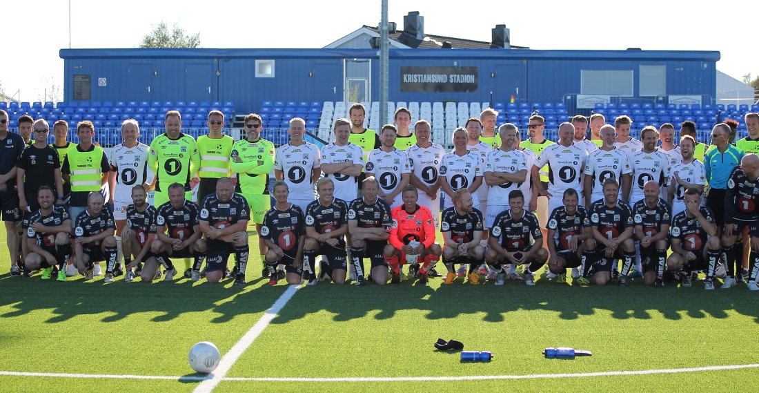 Også for ti år siden ble det arrangert showkamp med KBKs sponsorer, her fra 2015-sesongen. Foto: Fridtjof Bjerkås