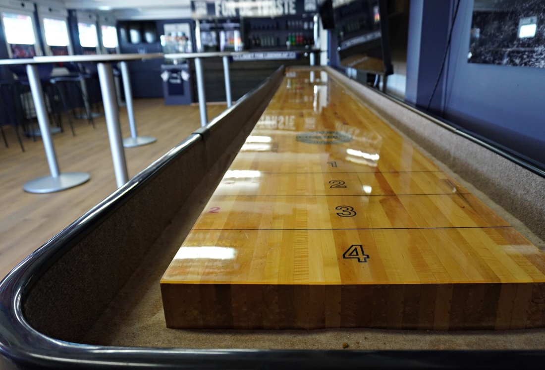 I Slatlem Corner kan du kose deg med shuffleboard.