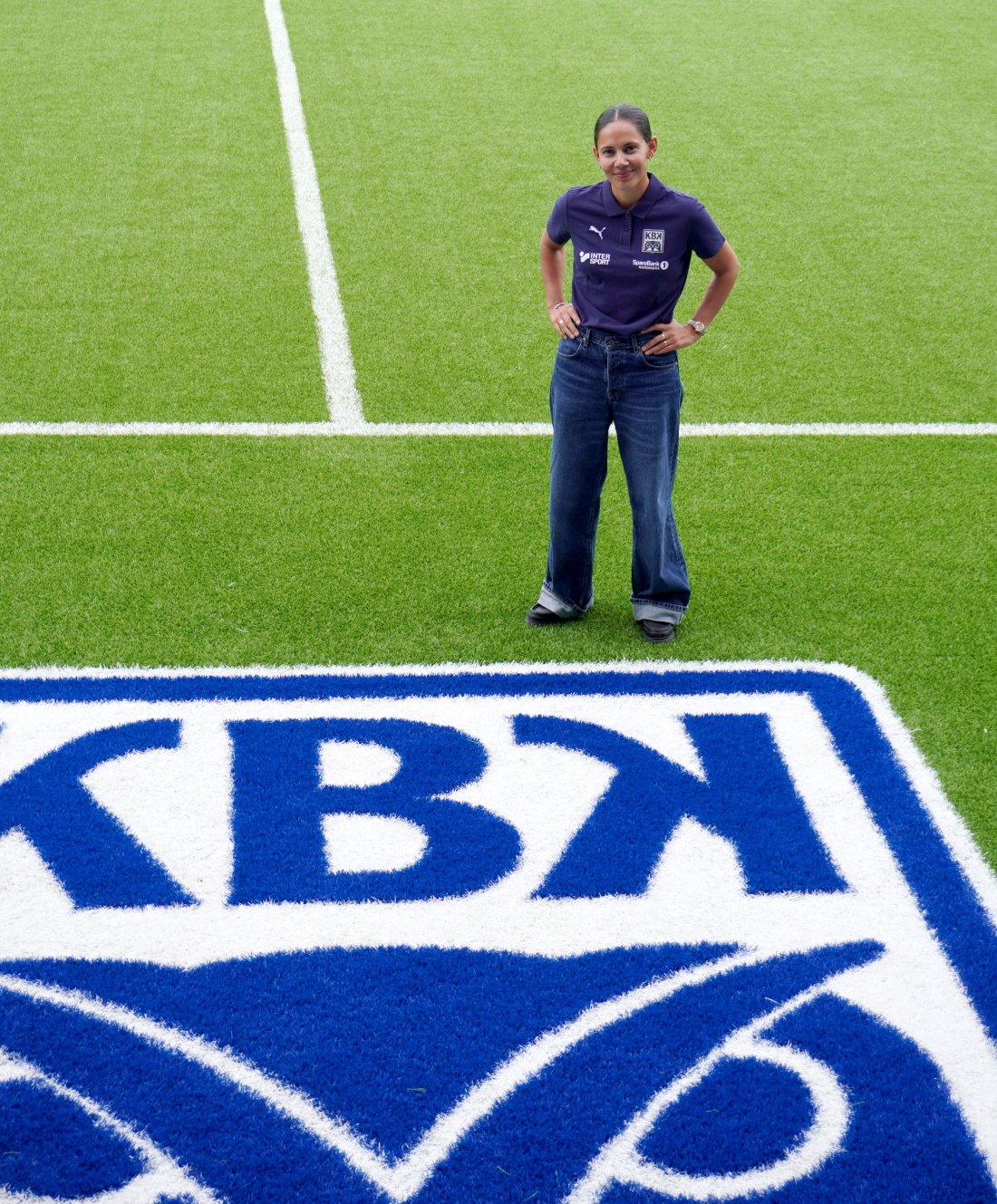 Rosa Sørlie Borøchstein er klar for jobb på Nordmøre stadion.