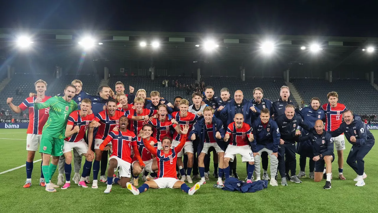 KBK-spiller Leander Næss Alvheim (til venstre) debuterte med flagget på brystet da Norge U21 kvalifiserte seg til EM. Foto: NFF