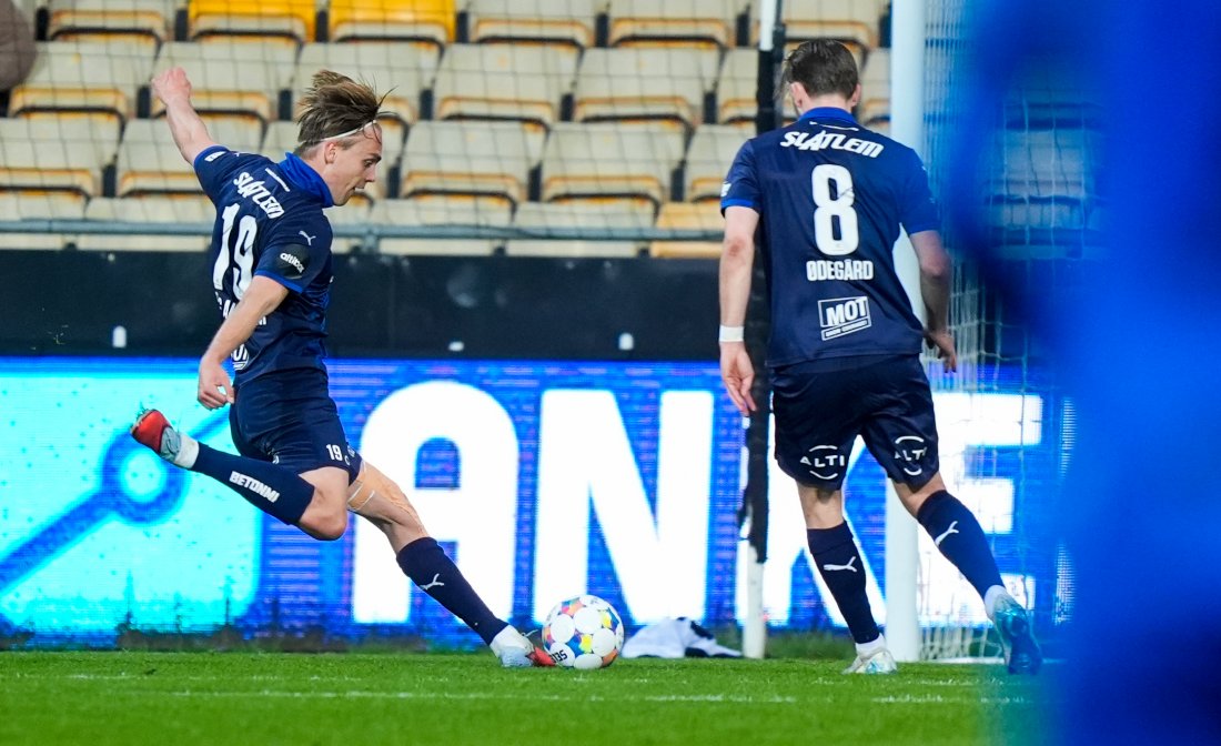 Leander Næss Alvheim setter inn 2-1 for KBK. Foto: NTB