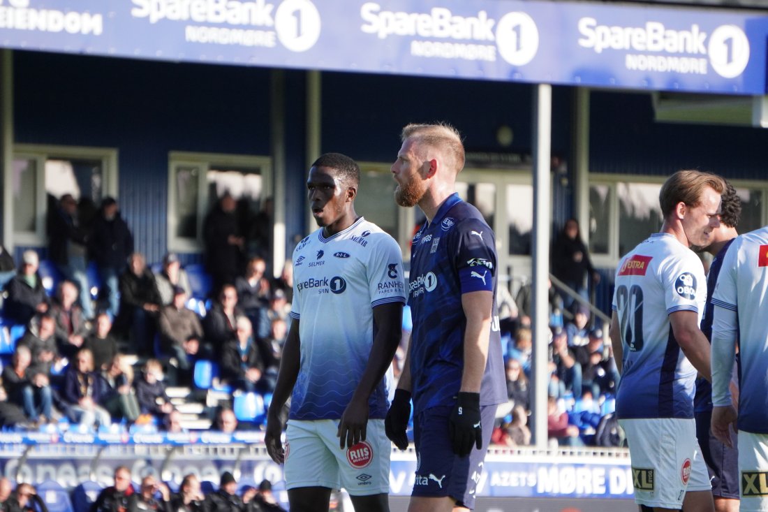 Dan Peter Ulvestad venter på hjørnespark.