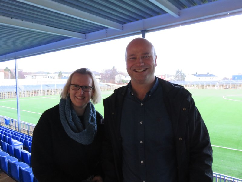 Liv Berit Bach og Vidar Solli fra KBBL er klare for å skape engasjement på Kristiansund Stadion