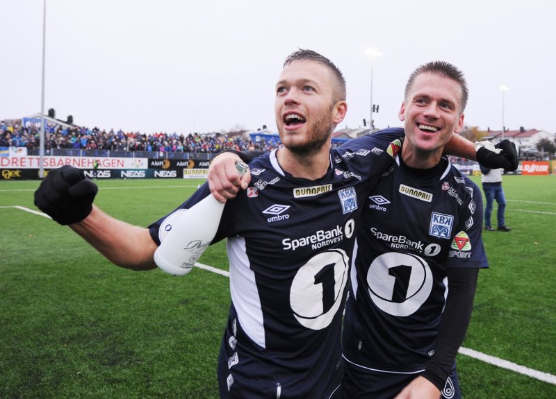 KBK tar seriegullet i 1. divisjon på hjemmebane i 2016. Sverre Økland(t.v.) og Tor Erik Torske.